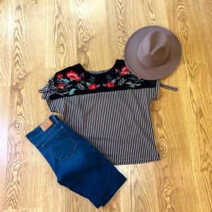 New THML S/S Top - Size Medium